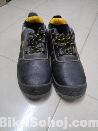 Safety shoe
